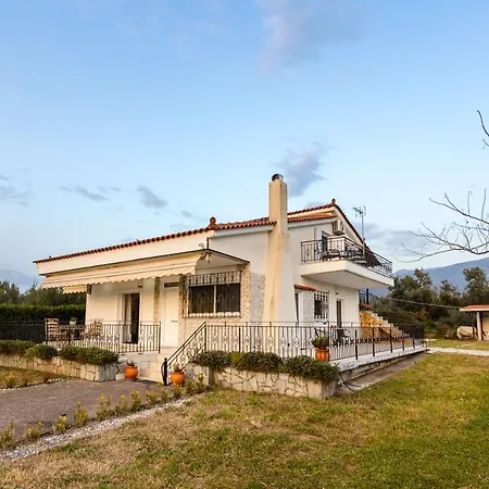 Ariadne's Retreat Apartment