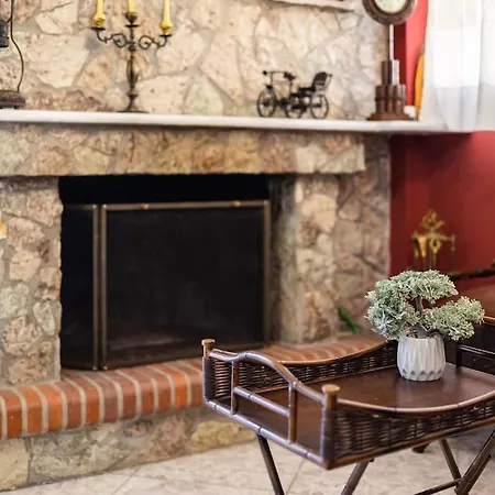 Ariadne's Retreat Apartment