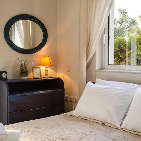 Ariadne's Retreat Apartment