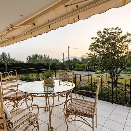 Ariadne's Retreat Apartment