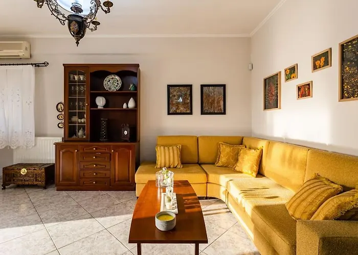 Ariadne's Retreat Apartment