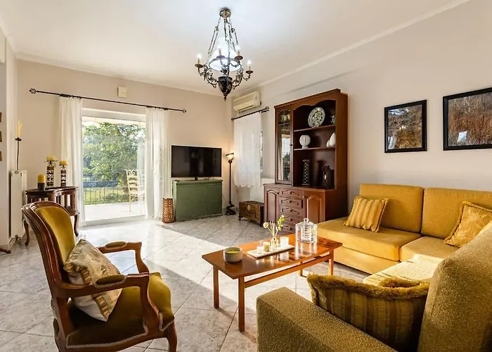 Ariadne's Retreat * Oikhalía