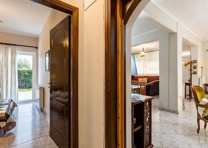 Ariadne's Retreat * Oikhalía